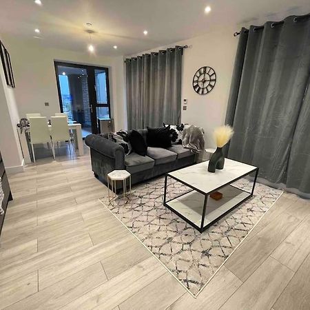 Stylish And Cosy 2 Bedroom Flat In Croydon Dış mekan fotoğraf